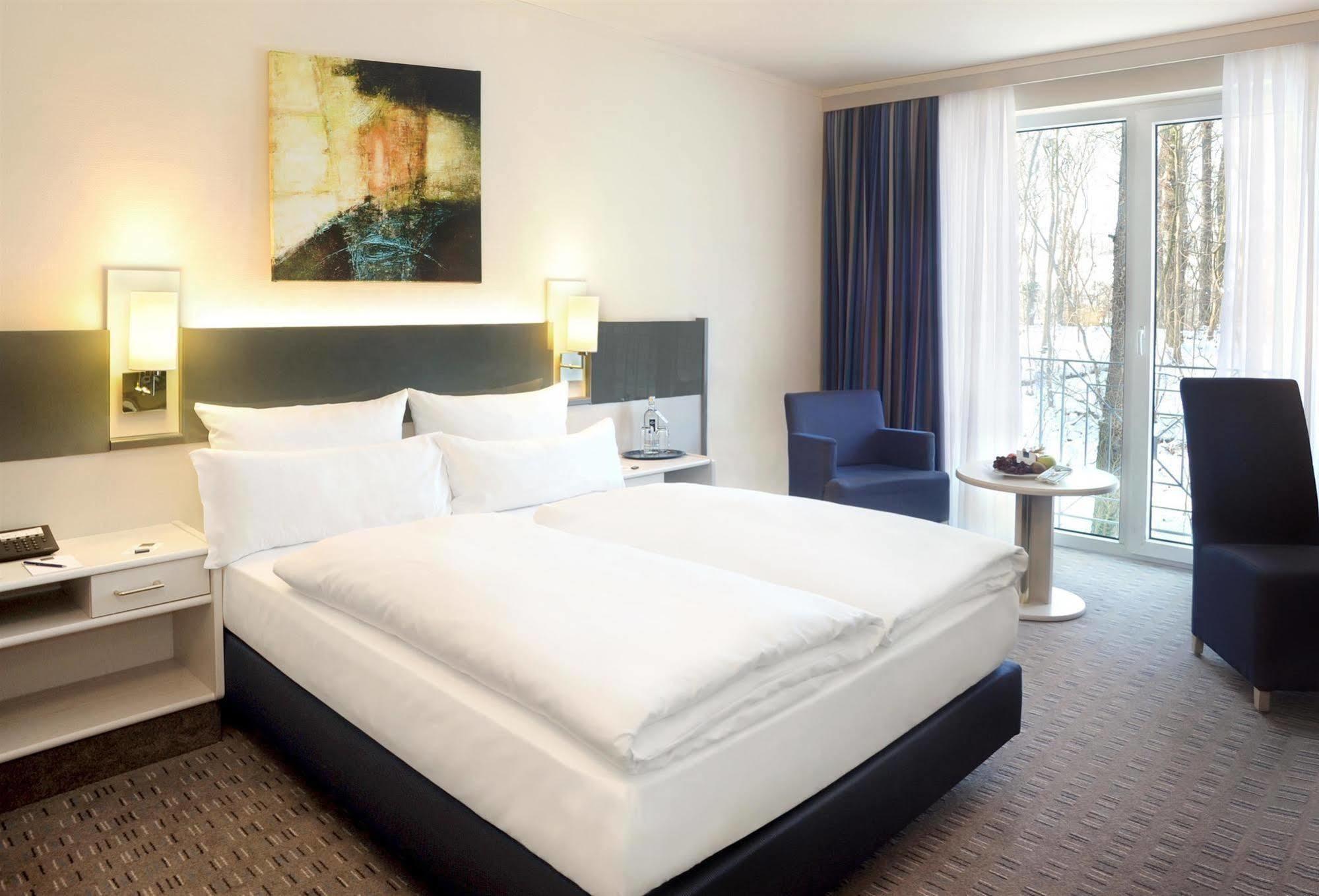 Parkhotel Berghoelzchen Hildesheim Exterior photo